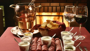 Sequência de fondue na lua de mel